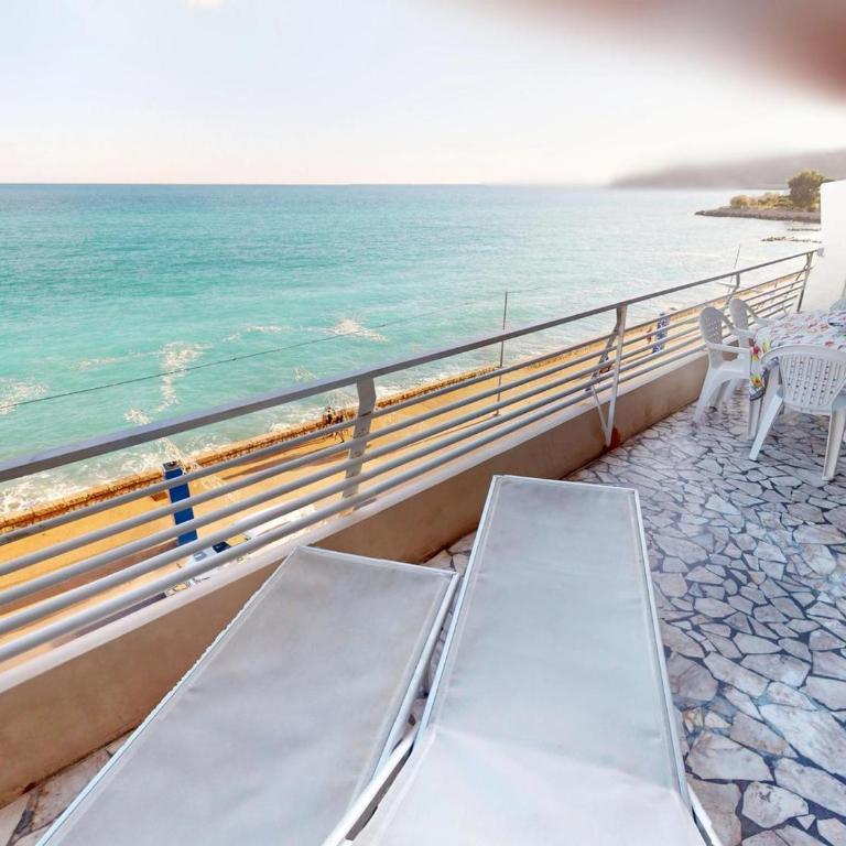 Joli 2P climatisé avec terrasse face à la mer près du centre - FR-1-196-388 - Apartment - 2