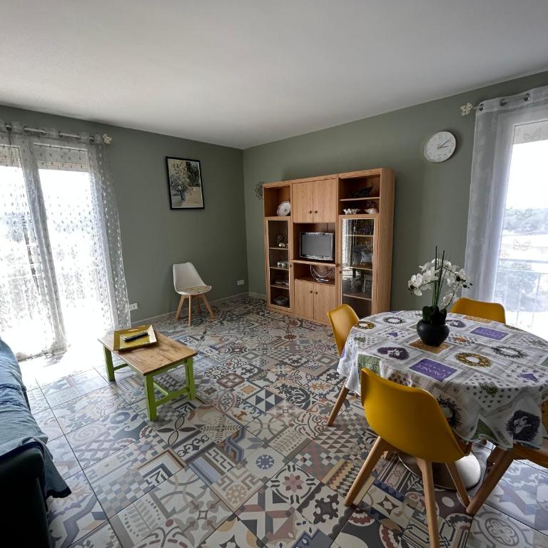 Bel appartement neuf proche plage et commerces, climatisation incluse - FR-1-837-57 - Appartement - 1