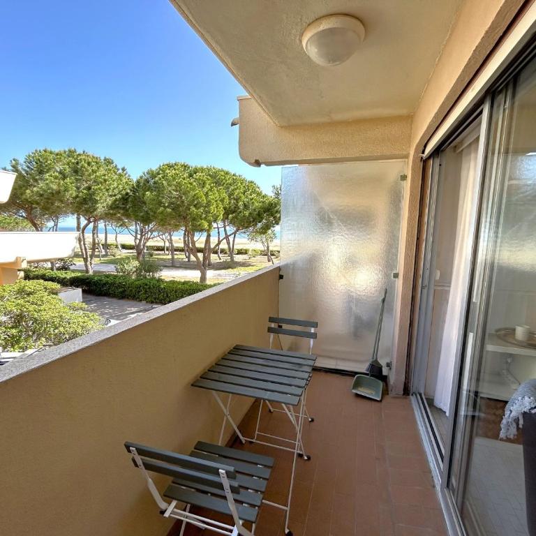 Studio Front de Mer avec Balcon et Parking Privé - FR-1-837-58 - Studio - 1