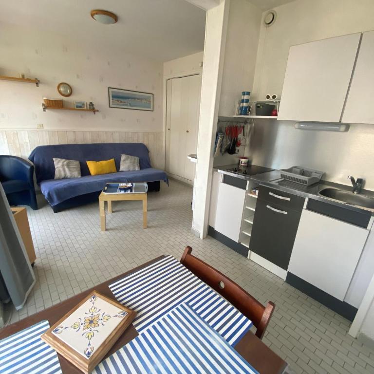Studio Front de Mer avec Balcon et Parking Privé - FR-1-837-58 - Studio - 3