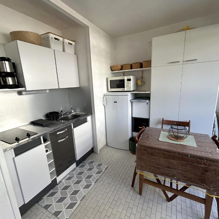 Studio Front de Mer avec Balcon et Parking Privé - FR-1-837-58 - Studio - 5