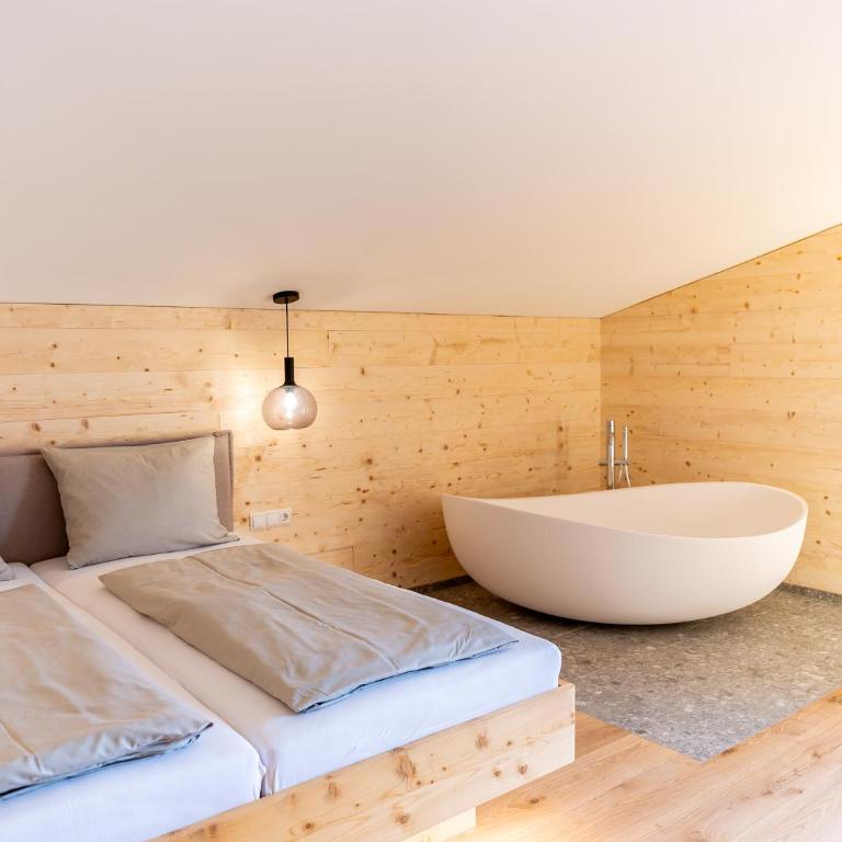 Berghotel Wald&Wiesn - Doppelzimmer mit Balkon - 16