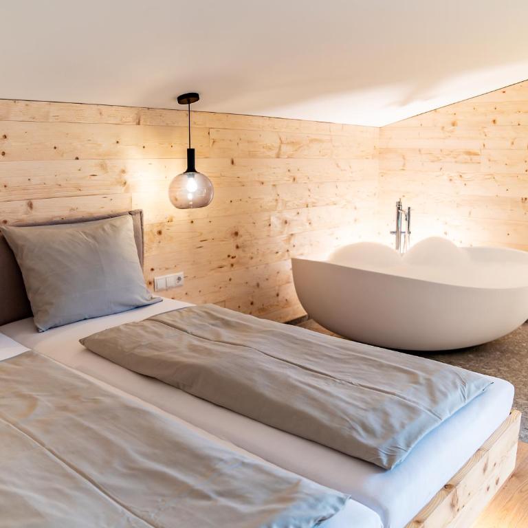 Berghotel Wald&Wiesn - Doppelzimmer mit Balkon - 11