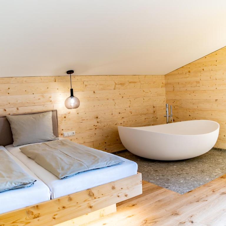 Berghotel Wald&Wiesn - Doppelzimmer mit Balkon - 9