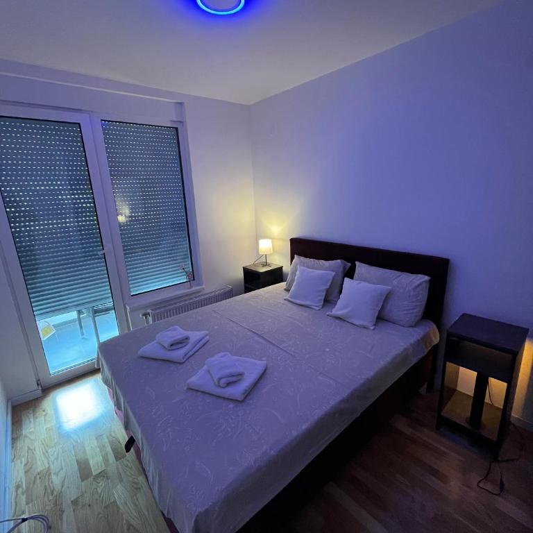 Lux apartment 8, center, free parking - One-Bedroom Apartment - 23