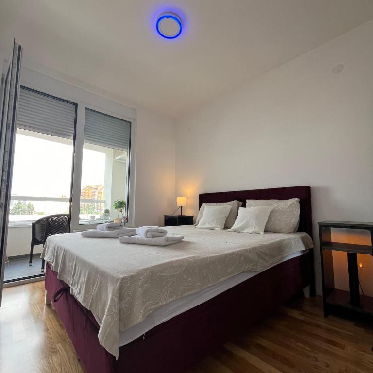 Lux apartment 8, center, free parking - One-Bedroom Apartment - 3