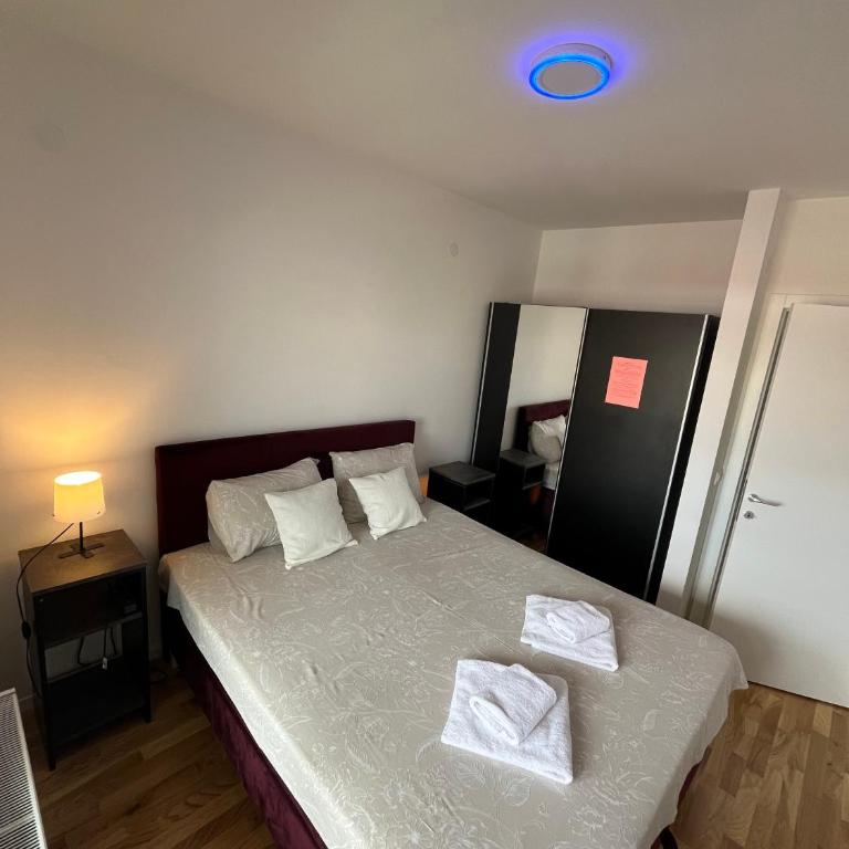 Lux apartment 8, center, free parking - One-Bedroom Apartment - 4