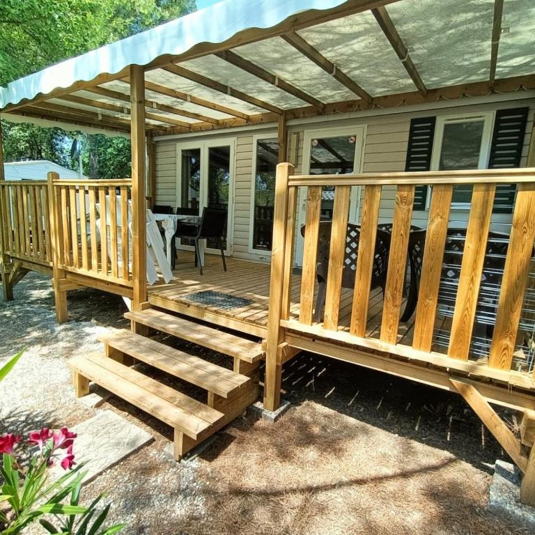 Luxe 6 persoons Chalet camping Leï Suves Cote d'Azur Roquebrune-sur argens - Chalet 3 Chambres - 1