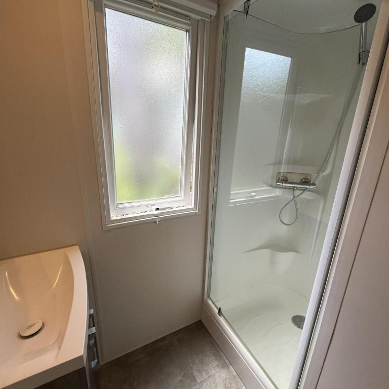 Luxe 6 persoons Chalet camping Leï Suves Cote d'Azur Roquebrune-sur argens - Chalet 3 Chambres - 10