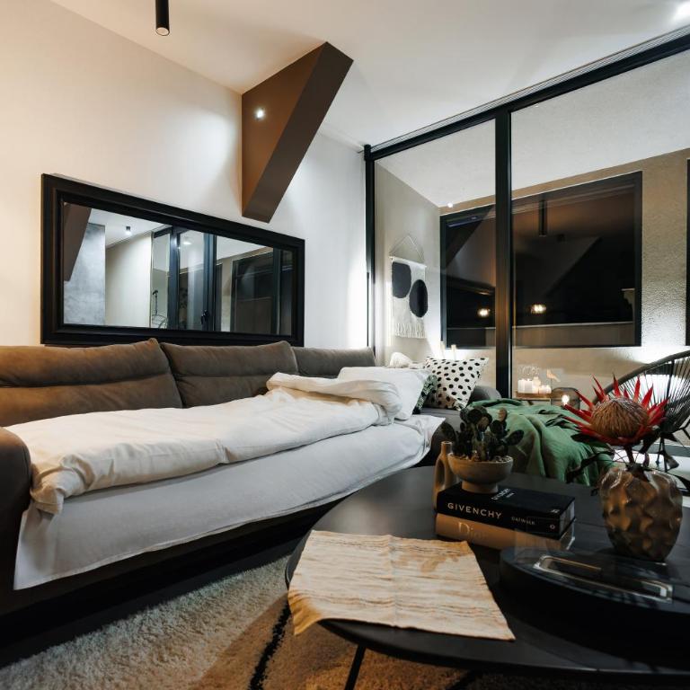 Penthouse View with Sauna & Jacuzzi Old Town - Three-Bedroom Premium Apartment with Balcony - 25