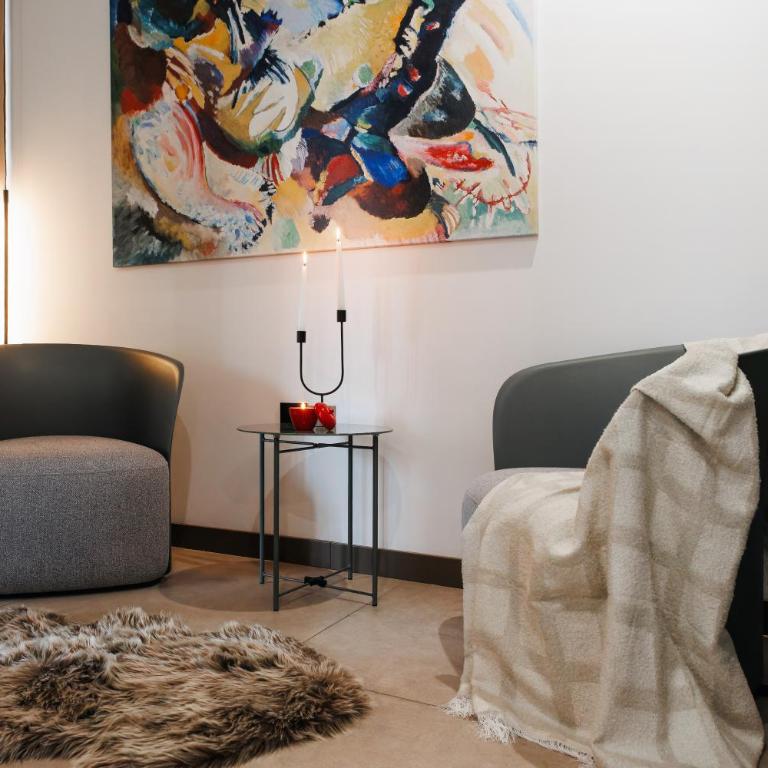 Penthouse View with Sauna & Jacuzzi Old Town - Three-Bedroom Premium Apartment with Balcony - 20