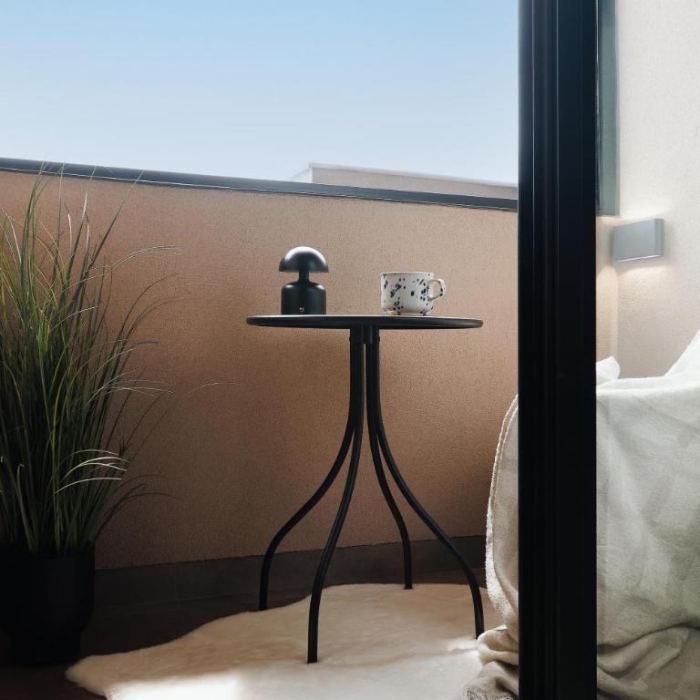 Penthouse View with Sauna & Jacuzzi Old Town - Three-Bedroom Premium Apartment with Balcony - 37