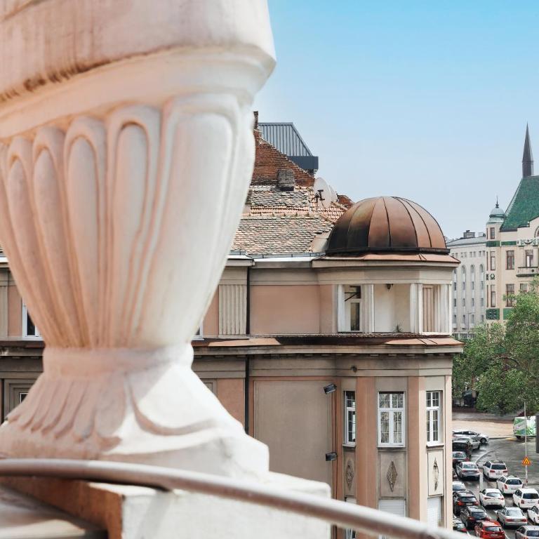 Penthouse View with Sauna & Jacuzzi Old Town - Three-Bedroom Premium Apartment with Balcony - 16