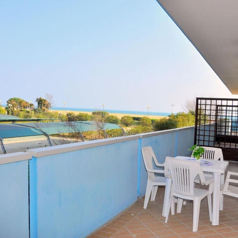 Lovely flat with side sea view and swimming pool - Appartement - 2