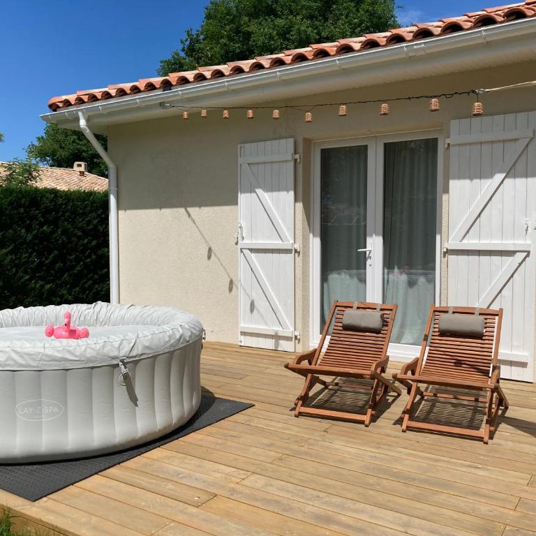 Modern family home with hot tub and garden - Maison de Vacances - 24