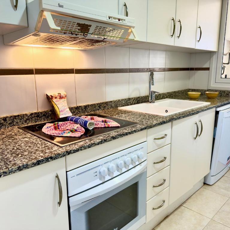 APOLO17 E37, 3 dormitorios - Three-Bedroom Apartment - 7