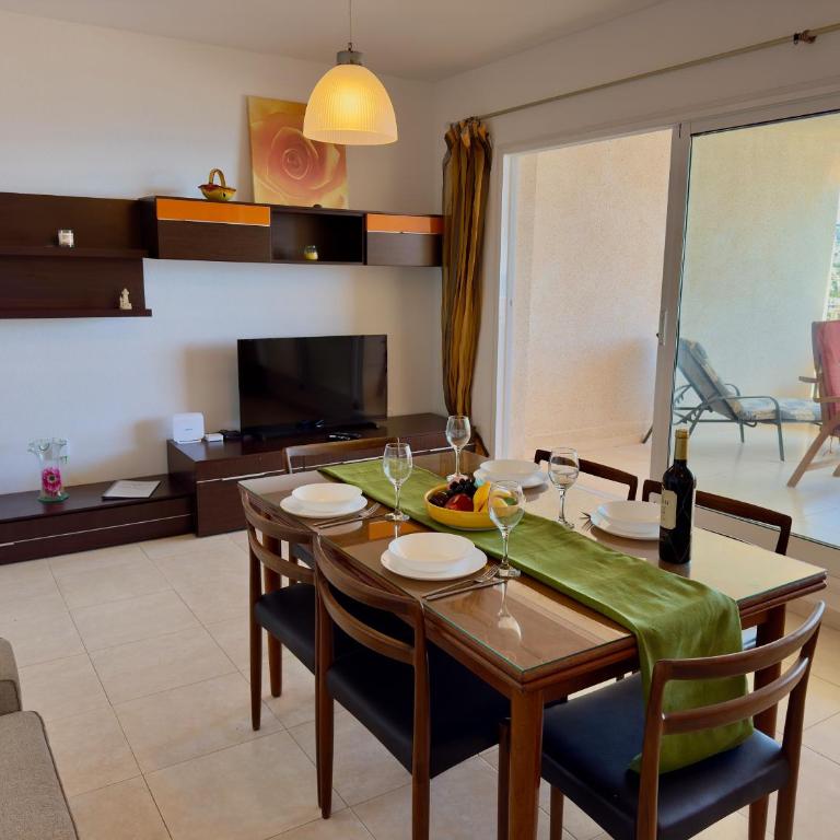 APOLO17 E37, 3 dormitorios - Three-Bedroom Apartment - 26