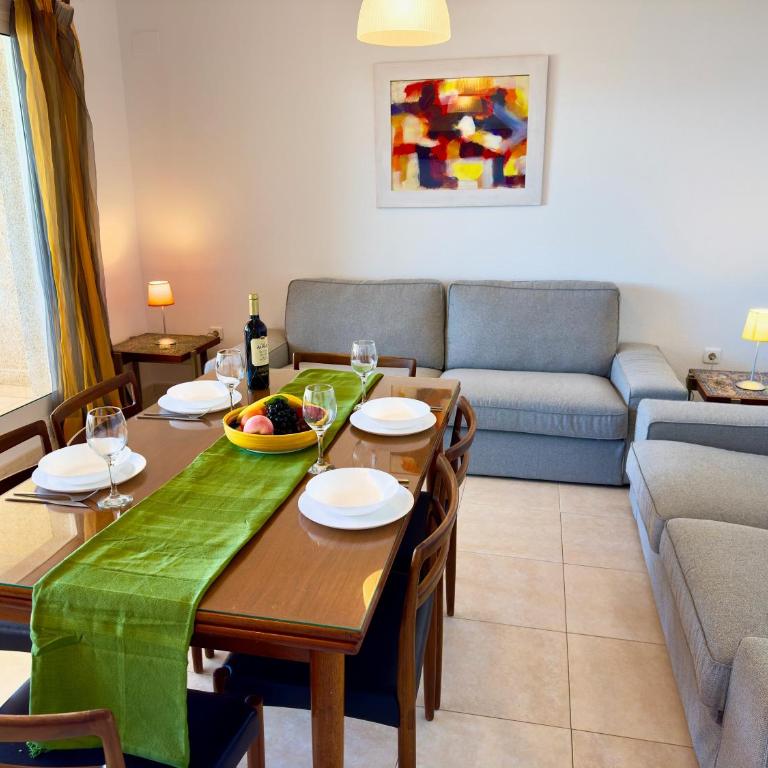 APOLO17 E37, 3 dormitorios - Three-Bedroom Apartment - 36