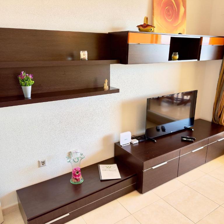 APOLO17 E37, 3 dormitorios - Three-Bedroom Apartment - 18