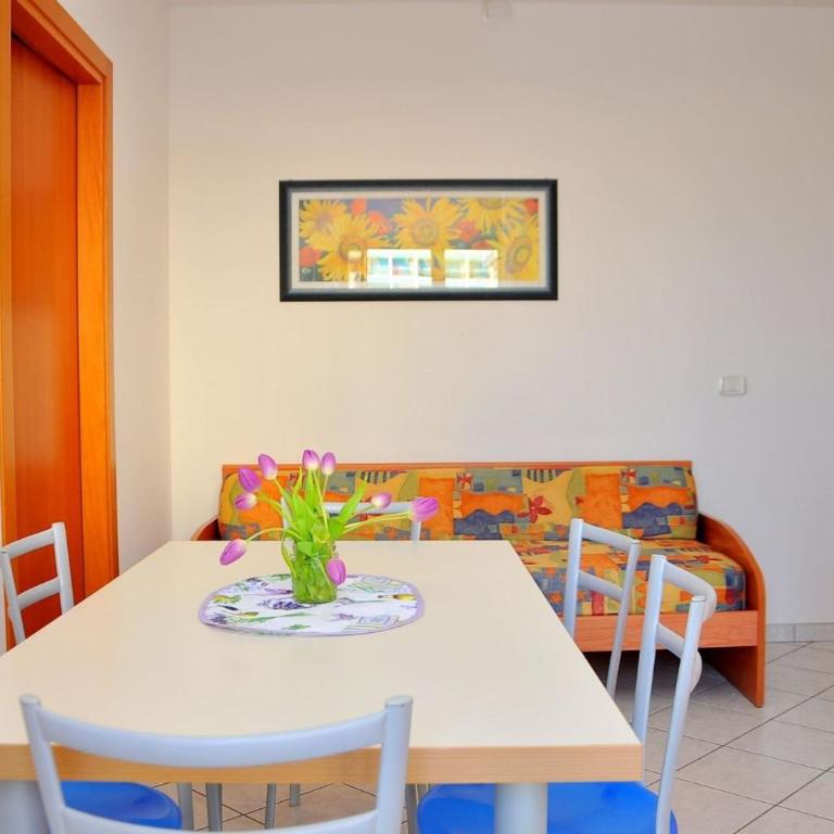 Renewed flat in a seafront building with pool - Appartement - 6