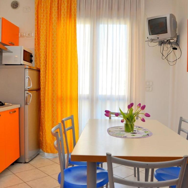 Renewed flat in a seafront building with pool - Appartement - 3