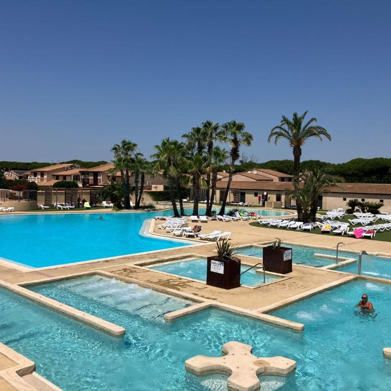 Belle villa d'angle spacieuse semi climatisée, de tout confort dans domaine PORTES DU SOLEIL, ACCES PISCINES PAYANT EN SUPPL - 3 chambres, 6 couchages, wifi, 400m de la mer LRPDSJ7 - Casa de 3 dormitorios - 20