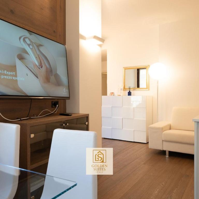 GoldenSuitesItaly Piazza Duomo Luxury Apartment 3 - Two-Bedroom Apartment - 1