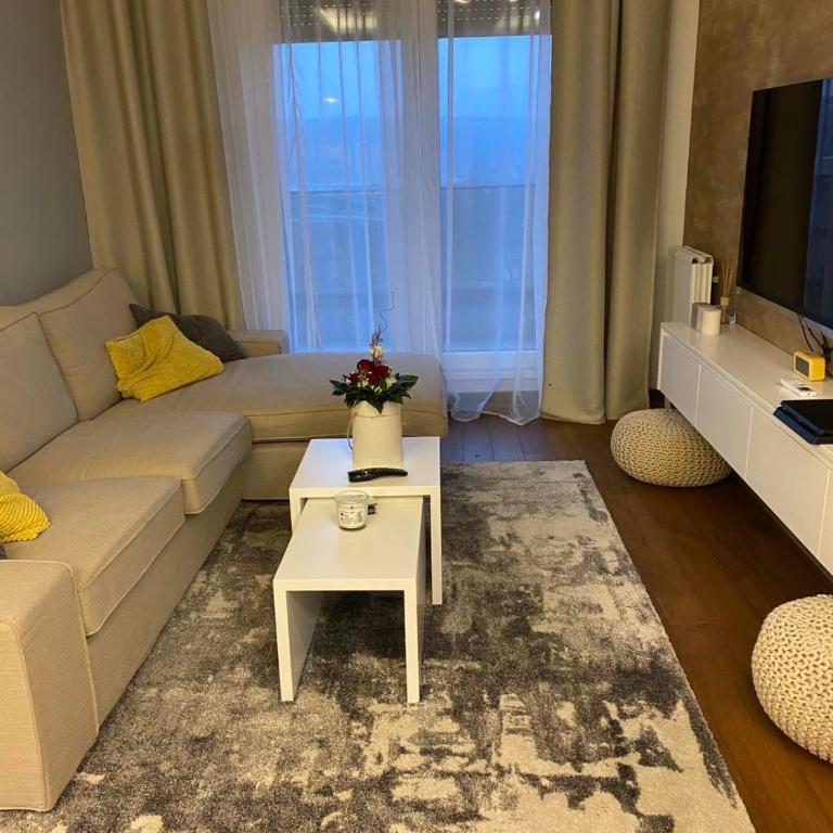 Apartman V - One-Bedroom Apartment - 2