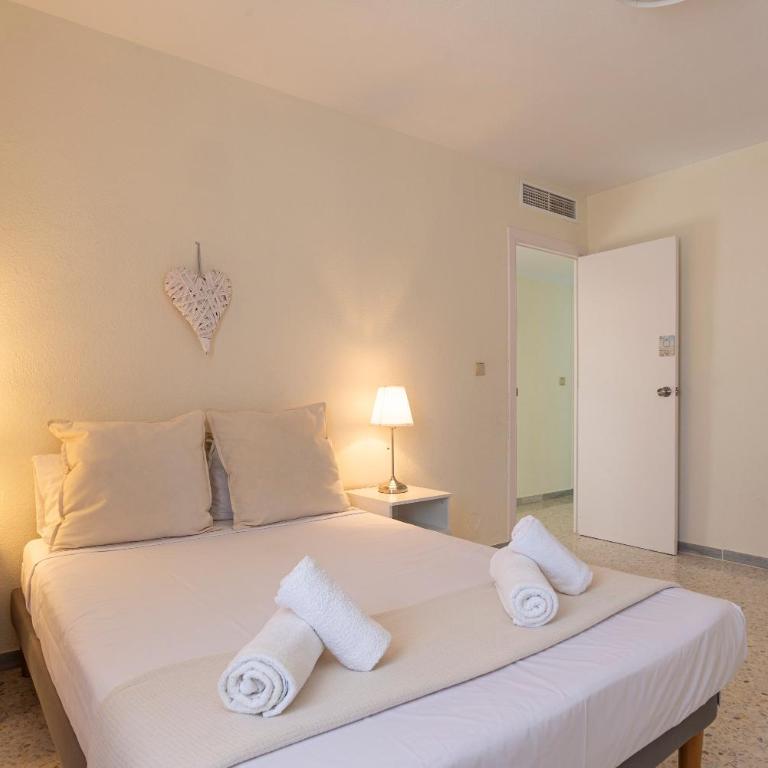 Royal Park Los Pacos - Three-Bedroom Apartment - 26