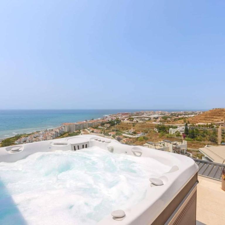 Luxury House with Private Pool, Jacuzzi and Wellness Spa - Casa de 5 dormitorios - 2