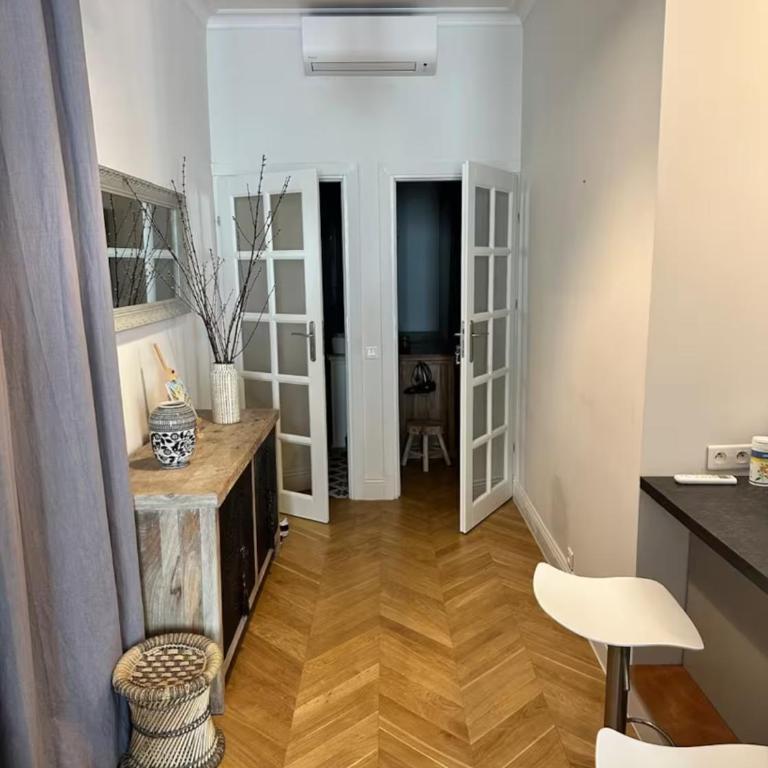 Chic et élégant - au cœur du Carré d'Or - Appartement 1 Chambre - 9
