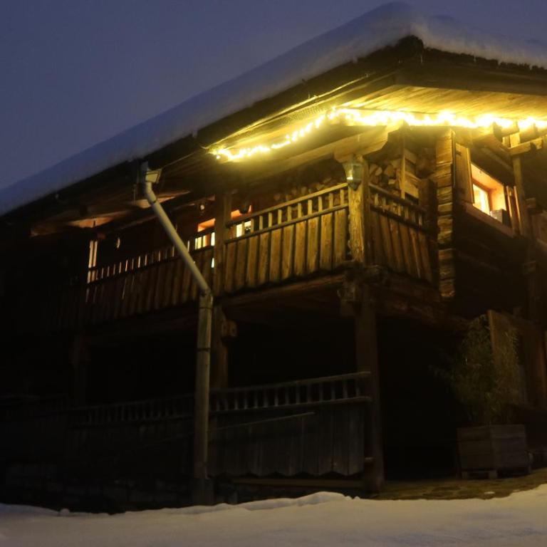 CHARMIEUX appartement en chalet typique - Three-Bedroom Apartment - 21