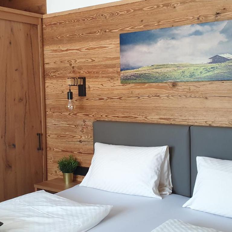 Pension Embacher GmbH & Co KG - Deluxe Doppelzimmer mit Dusche - 5