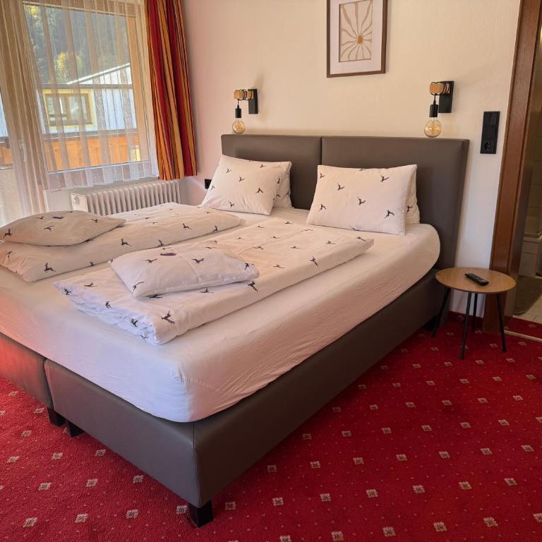 Pension Embacher GmbH & Co KG - Familienzimmer mit Balkon - 7