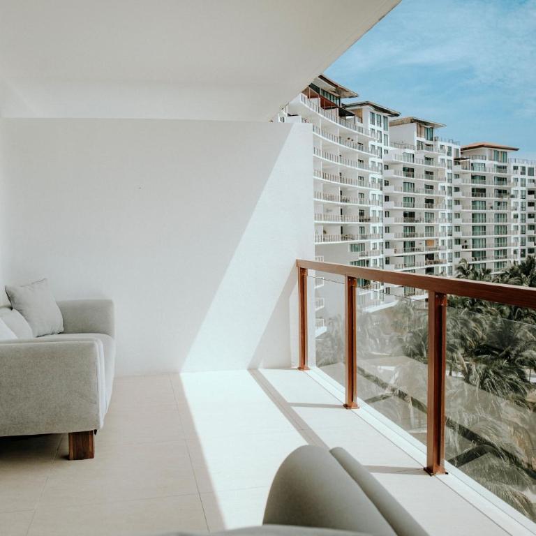 3 Bedrooms with huge Terrace in La Isla Acapulco - Apartamento de 3 dormitorios - 2