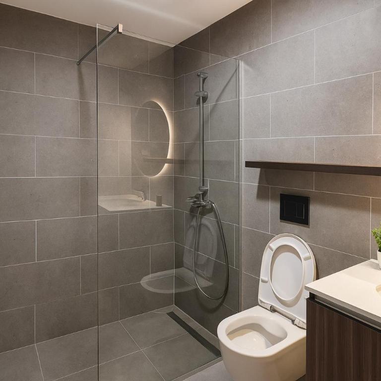 Queen's Park Residence Apartments - One-Bedroom Apartment with Balcony and City View - 5