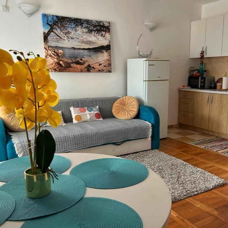 Sheldon - One-Bedroom Apartment - 10