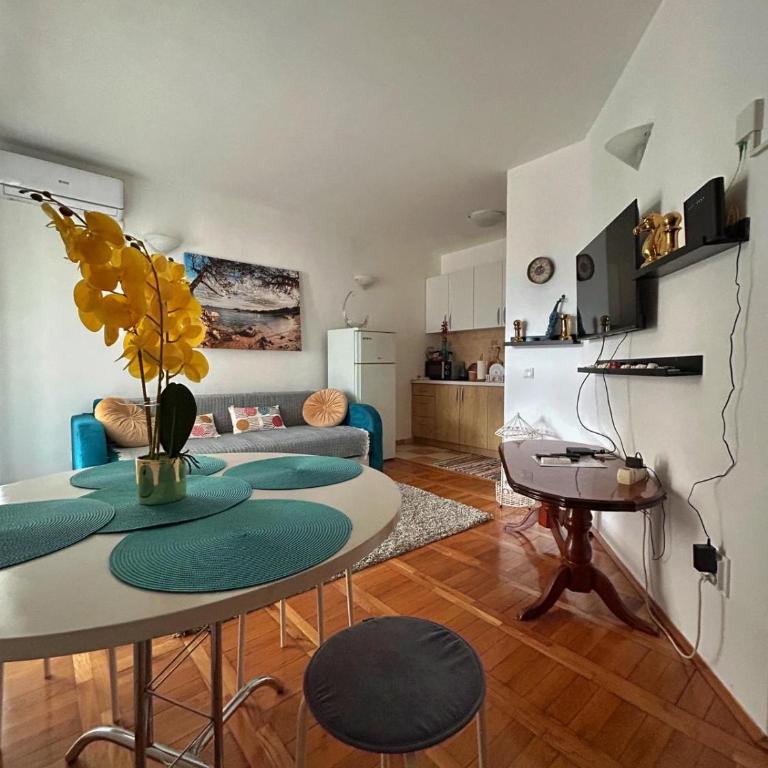 Sheldon - One-Bedroom Apartment - 14