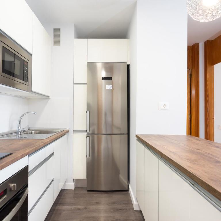 Home2Book Cozy Urban Retreat with Balcony - Apartamento de 1 dormitorio - 15
