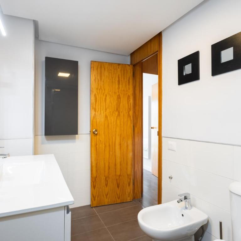 Home2Book Cozy Urban Retreat with Balcony - Apartamento de 1 dormitorio - 22