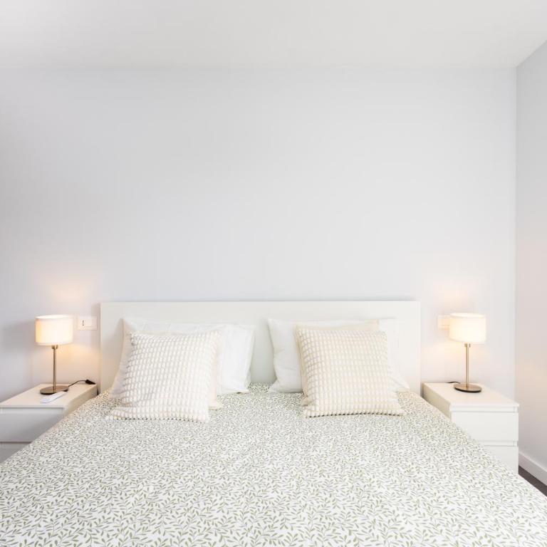 Home2Book Cozy Urban Retreat with Balcony - Apartamento de 1 dormitorio - 4