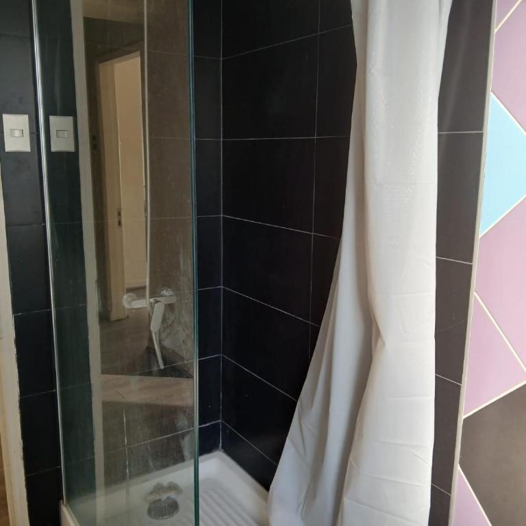 Amplia habitación con baño exclusivo - Double Room with Private Bathroom - 4