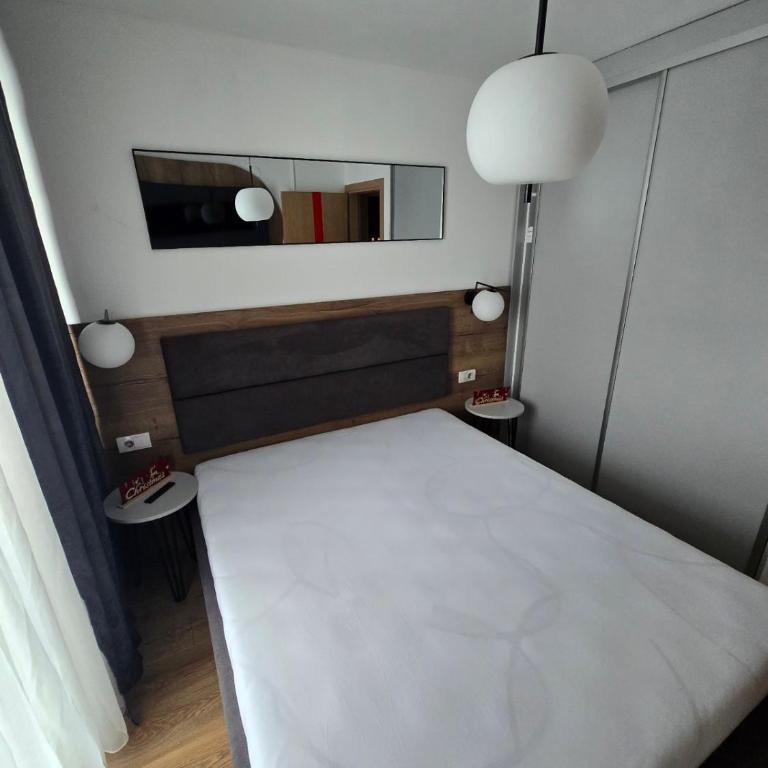 Lu and Ma - One-Bedroom Apartment - 19