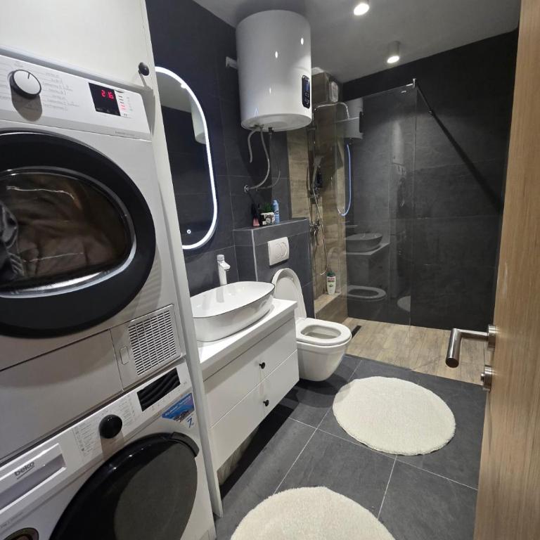 Lu and Ma - One-Bedroom Apartment - 24