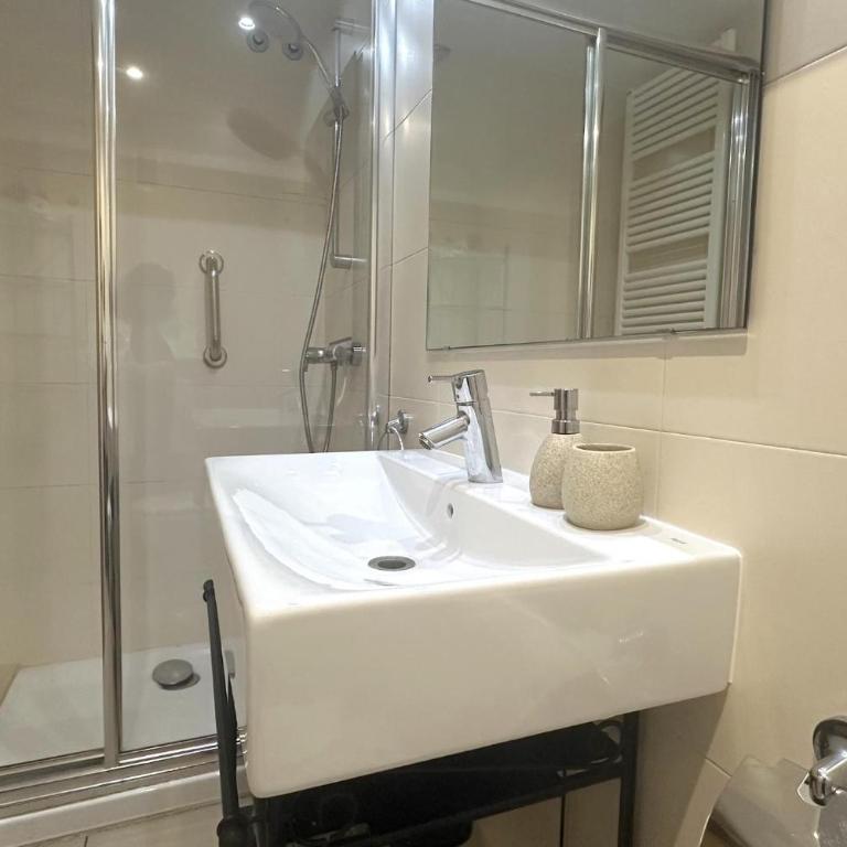 LETS HOLIDAYS APARTMENT with POOL in QUIET AREA - Apartamento - 23