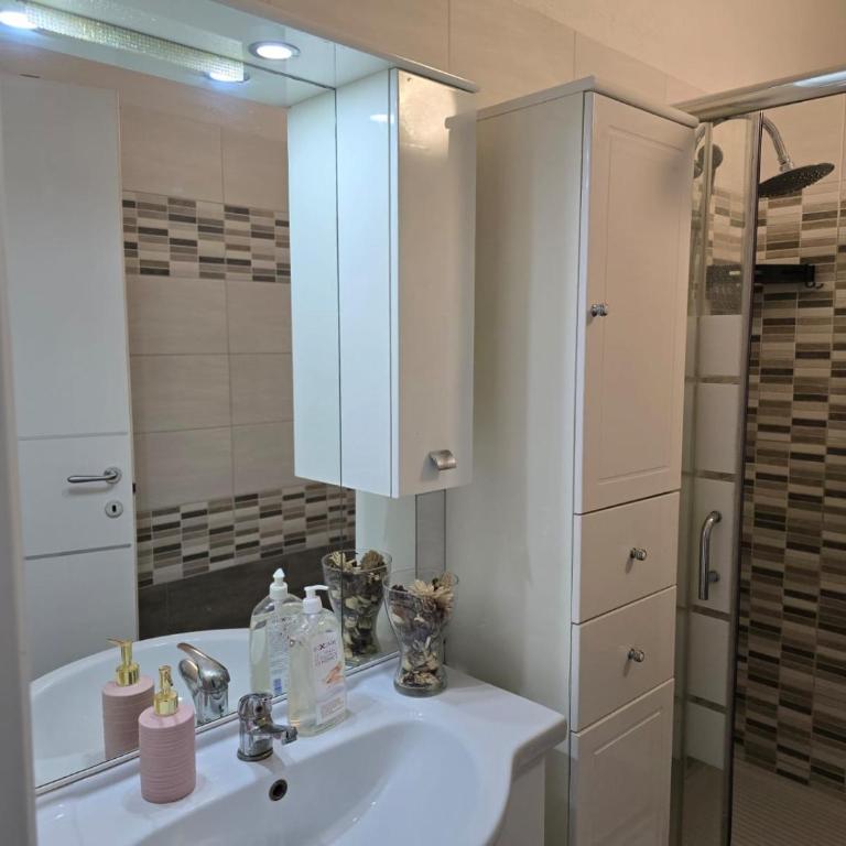 Goldenholidaysitaly - Appartamento con 2 Camere da Letto e Vista Fiume - 20