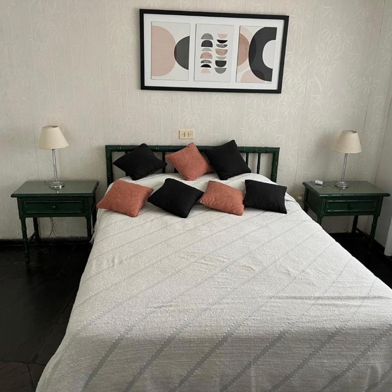 Hermoso Apartamento primera linea Rambla de Playa Mansa Punta del Este - Apartamento de 1 dormitorio con vistas al mar - 9