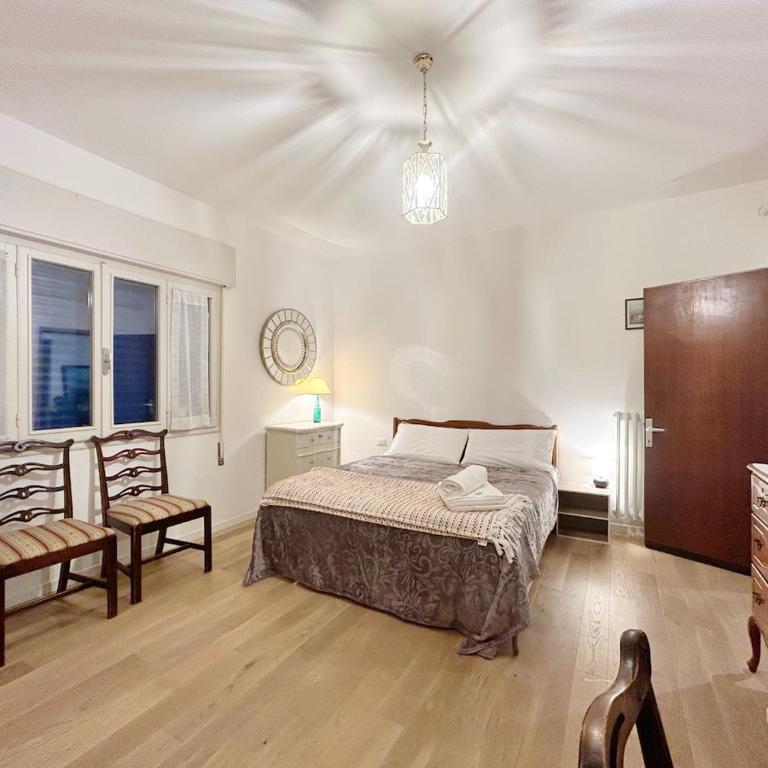 Number 3 APT, easy for Venice - Three-Bedroom Apartment - 1