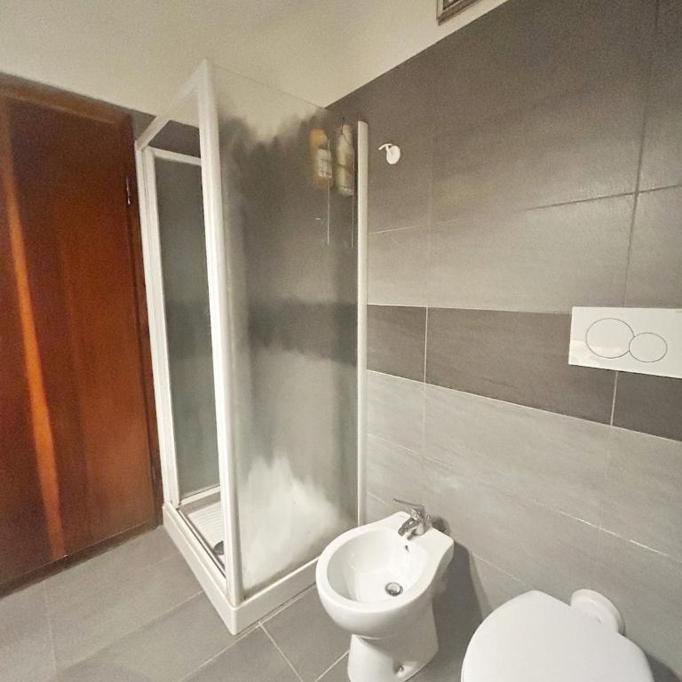 Number 3 APT, easy for Venice - Three-Bedroom Apartment - 3