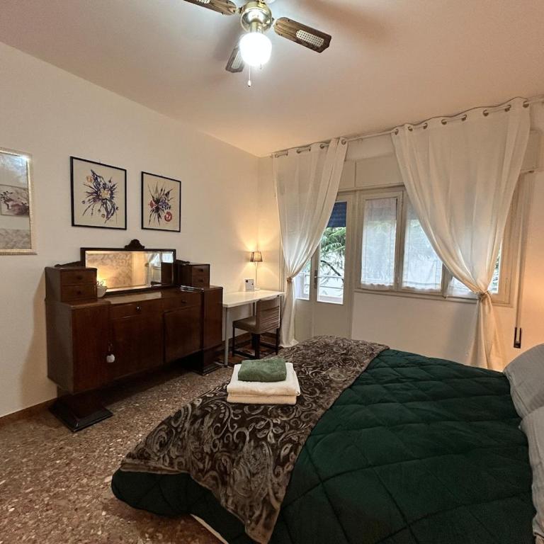 Number 3 APT, easy for Venice - Three-Bedroom Apartment - 24
